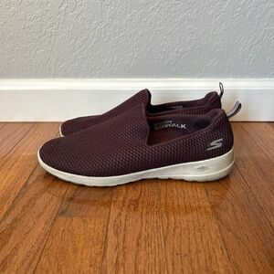 Skechers Go Walk Walking Shoes Slip On Sneakers Women’s Size 8 Purple